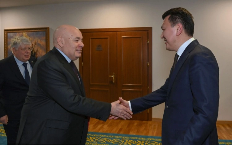 Ерлан Қарин Михаил Швыдкоймен кездесті
