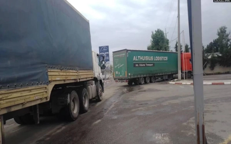 Грузовое сообщение закрыто на азербайджано-иранской границе