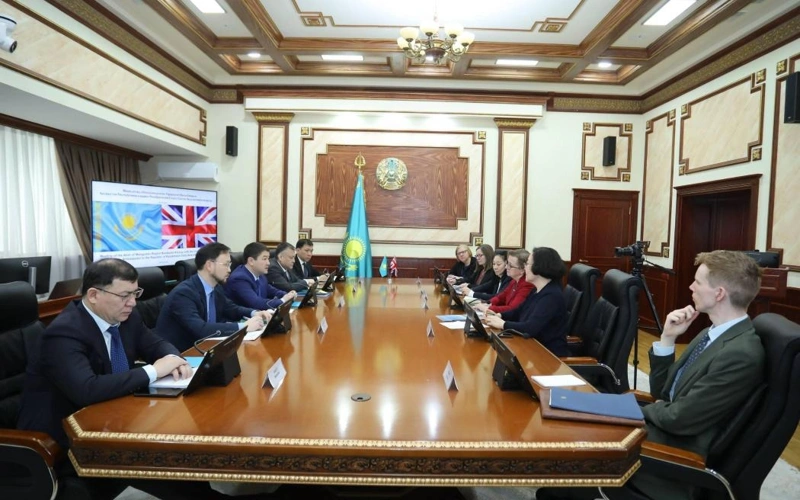 曼格斯套州州长会见英国驻哈萨克斯坦大使
