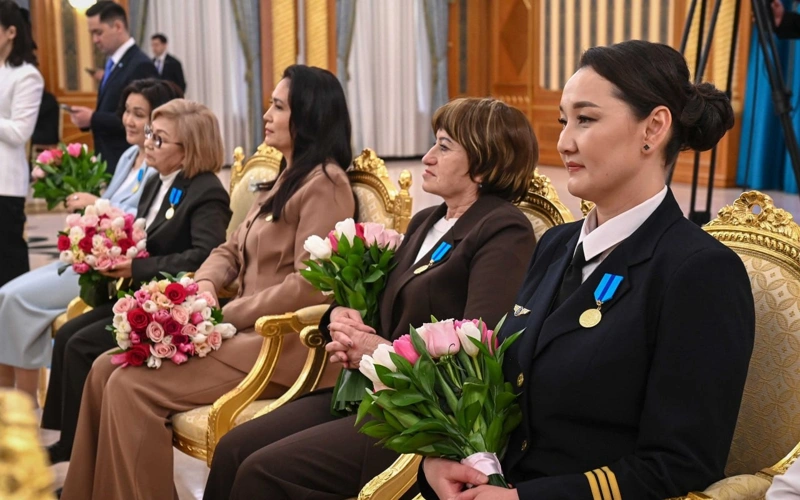 Prezıdent: Tól tarıhymyzda er azamattarmen birge erlik pen eldiktiń týyn bıik ustaǵan arýlar kóp bolǵan 