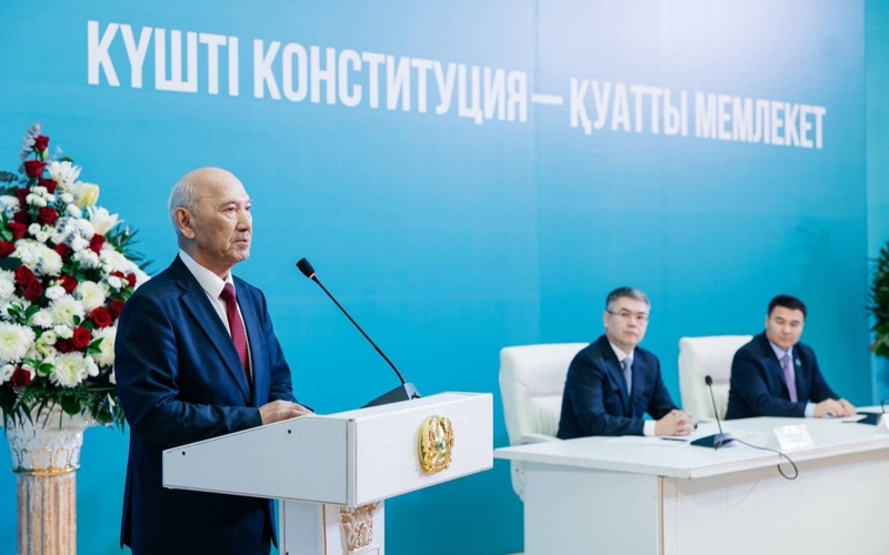 &laquo;Kúshti Konstıtýtsııa&nbsp;&ndash; kúshti memleket&raquo;: Atyraý oblysynyń ákimi aımaq jurtshylyǵymen kezdesti