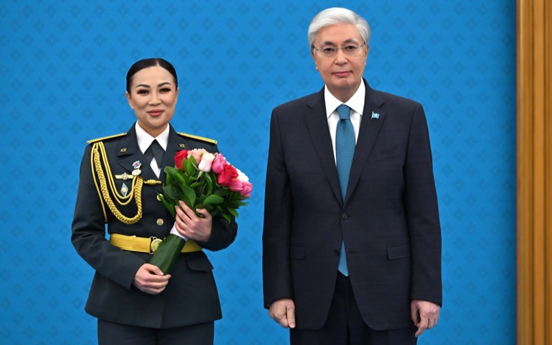 Prezıdent memlekettik qyzmettegi sińirgen eńbegi úshin bir top qyz-kelinshekti marapattady  