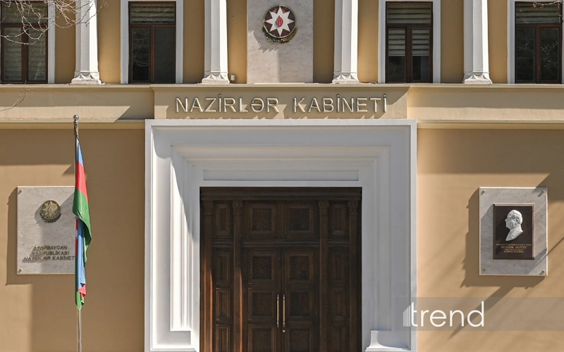 Azerbaijan announces full suspension of truck traffic on state border with Iran