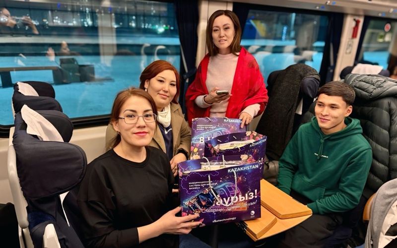 Ұлттық тасымалдаушы пойыздарында мыңнан астам әйел жолаушы 8 наурыз мерекесіне орай құттықталуда