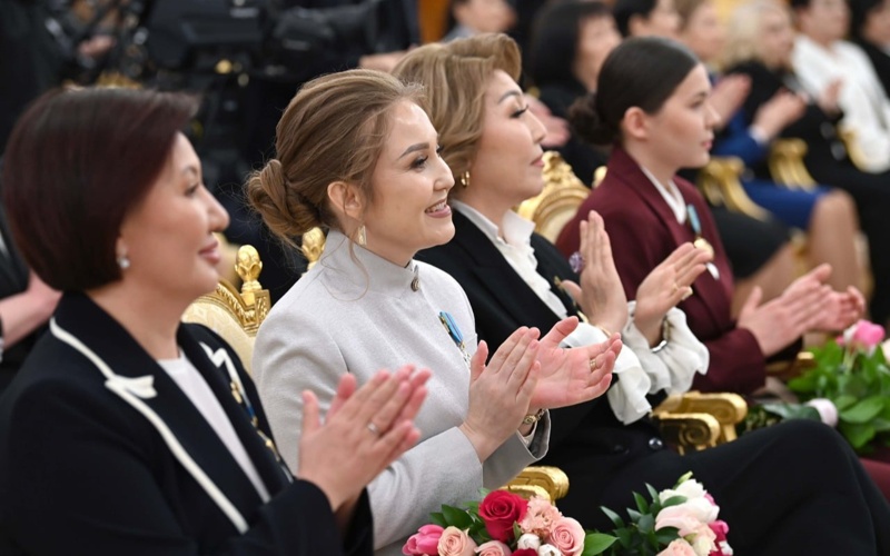 Президент поздравил казахстанок с Международным женским днем
