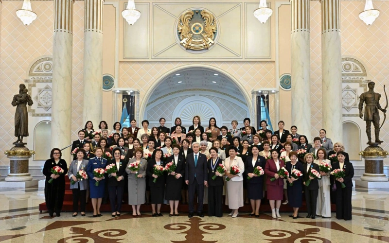Kassym-Jomart Tokayev decorates Kazakhstani women with state awards