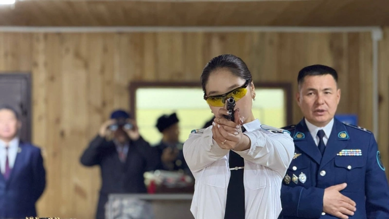 Qyzylordalyq arýlar «Makarov» tapanshasynan oq atyp saıysty