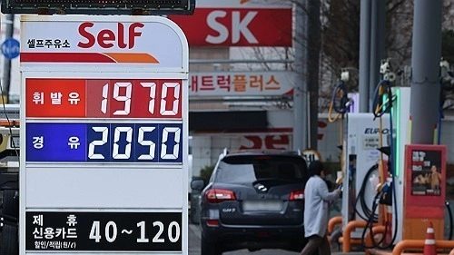 S. Korea mulls adopting oil price cap system for 1st time in 30 yrs: sources