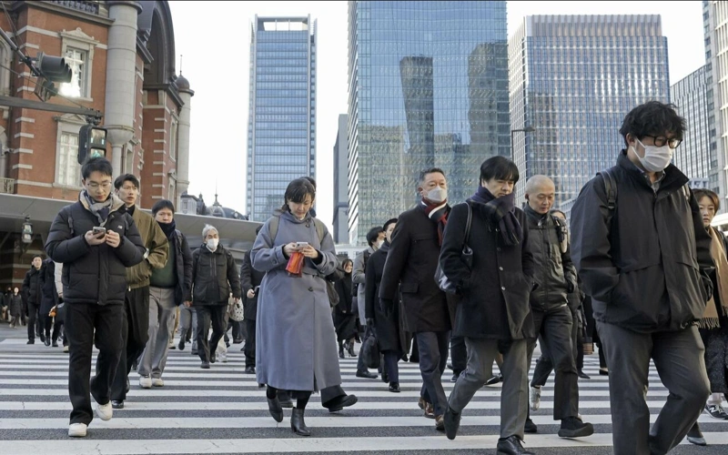 Japan real wages up 1.4% in Jan., 1st rise in 13 months, as inflation slows KYODO NEWS KYODO NEWS - Mar 09, 2026 - 11:06 All , Japan  facebook x copy TOKYO - Japan's real wages in January rose 1.4 percent from a year earlier, marking the first gain in 13 months, helped by pay growth and a relatively moderate increase in prices, government data showed Monday.  Nominal wages, or the average monthly cash earnings per worker including base and overtime pay, climbed 3.0 percent to 301,314 yen ($1,900), up for the 49th straight month, the Ministry of Health, Labor and Welfare said.  An escalating conflict in the Middle East could affect price movements, with the focus on whether real wages will remain in positive territory. A ministry official said the government "will closely monitor developments."  Consumer prices rose 1.7 percent in the reporting month, slowing from an average increase of 3.7 percent in 2025 and helping to lift inflation-adjusted wages, a barometer of consumer purchasing power.  The latest increase was lower than 2 percent for the first time since March 2022, when consumer prices rose 1.5 percent.  In the 2025 "shunto" labor-management wage negotiations ahead of the start of the business year for many companies, major Japanese firms agreed to raise wages by an average of 5.39 percent, according to the Japan Business Federation.  The focus at this spring's negotiations will be on whether wage increases top 5 percent for the third year at large companies and whether higher pay will be seen at small and medium-sized companies.  The Japanese Trade Union Confederation, the country's biggest labor union umbrella organization, known as Rengo, has called for a real wage rise of 1 percent.  A preliminary tally by Rengo as of last Monday showed that its member unions had demanded an average pay raise of 5.94 percent, down 0.15 percentage point from a year earlier, marking the first drop since 2021.  Real wages affect private consumption, which accounts for more than half of Japan's gross domestic product.  The Bank of Japan, which raised its benchmark interest rate last December to the highest level since 1995, is closely watching the outcome of this spring's wage negotiations as rises in both wages and prices are key factors affecting its future policy decisions.