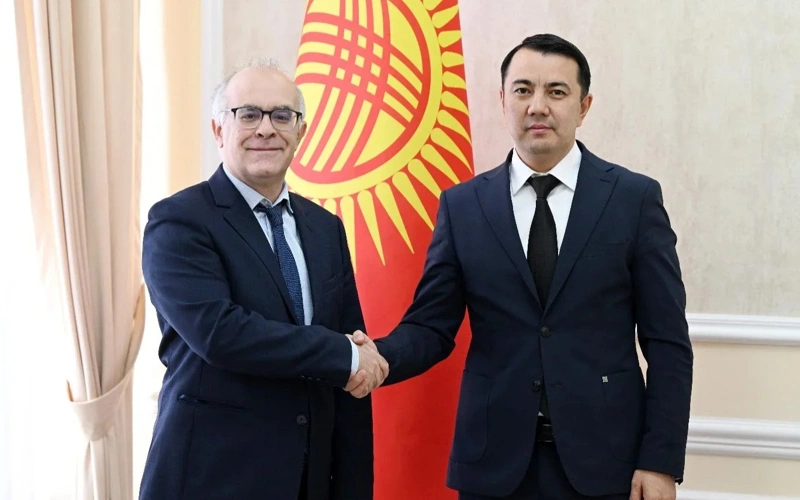 Speaker of the Jogorku Kenesh, Marlen Mamataliev, met with French Ambassador Nicolas Faye to explore new avenues of partnership between Kyrgyzstan and France, Qazinform News Agency cites Kabar.