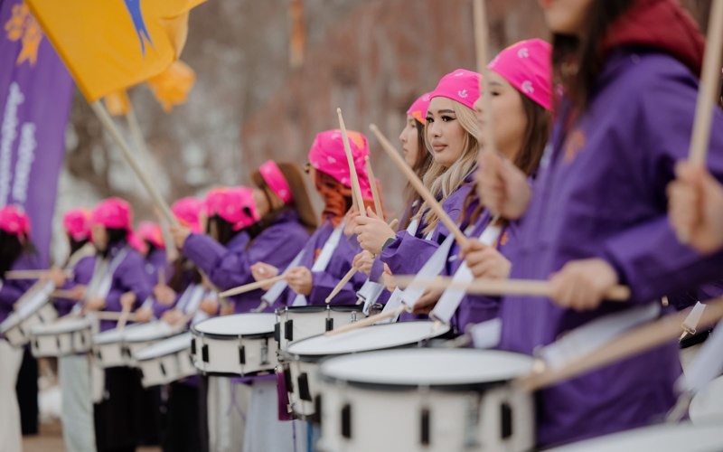 Алматыда Жаңа адамдар қыздар шеруін өткізді