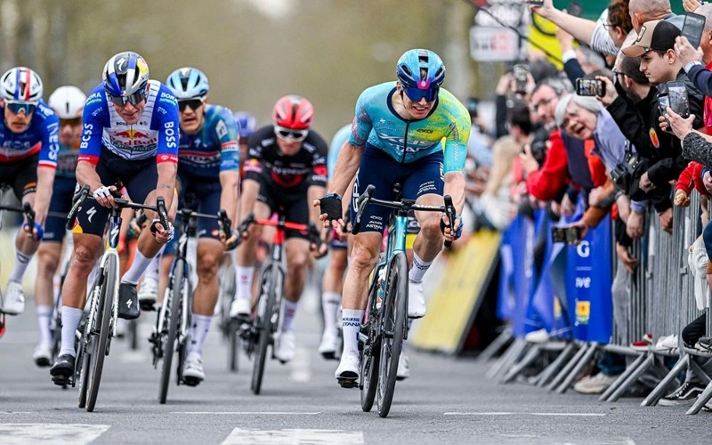 XDS Astana rider sprints to glory at Paris–Nice Stage 2