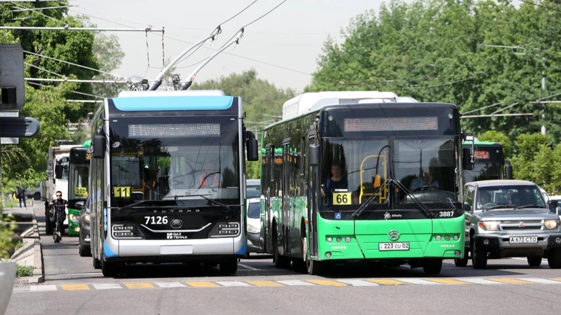 Almatyda júzdegen avtobýs aýa sapasyn buzýǵa sebepshi