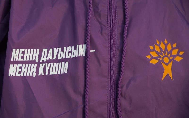 Алматыда Жаңа адамдар қыздар шеруін өткізді