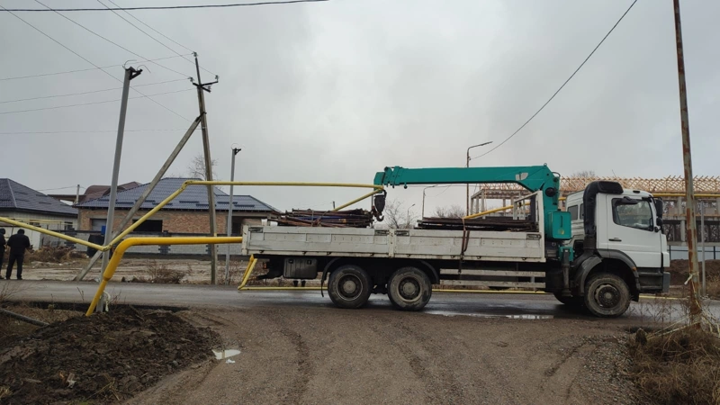 Almatyda manıpýlıator gaz qubyryn zaqymdap, birneshe úı gazsyz qaldy