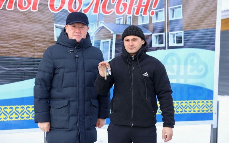 р