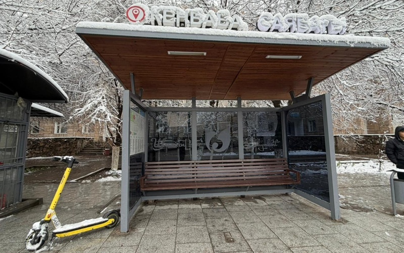 Шымкенту не хватает теплых остановок: закрытых павильонов всего семь остановка