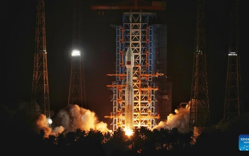 China launches 20th group of internet satellites from Hainan