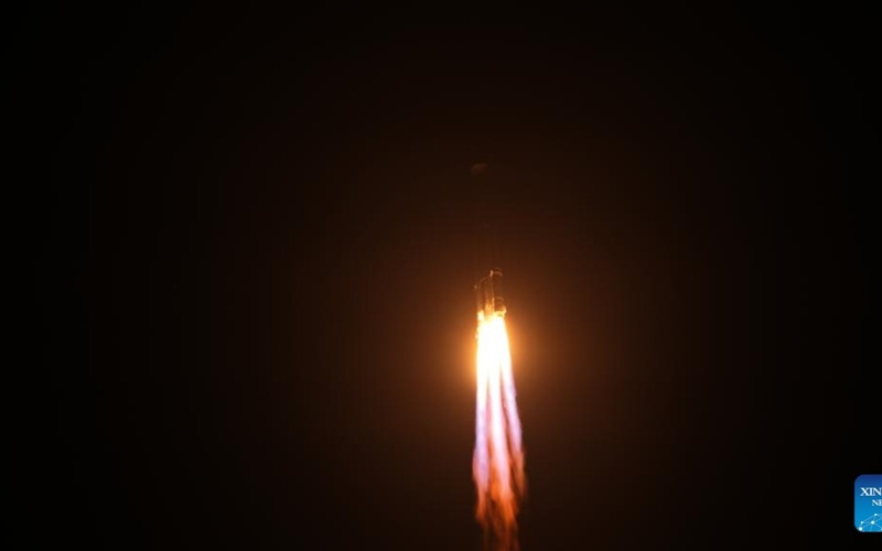 China launches 20th group of internet satellites from Hainan