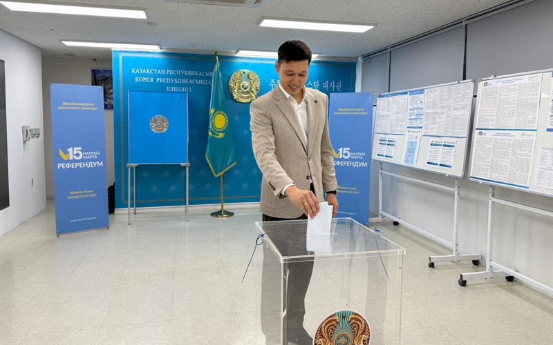 海外哈萨克斯坦公民率先投票 东京投下全民公投“第一票” 海外哈萨克斯坦公民率先投票 东京投下全民公投“第一票”