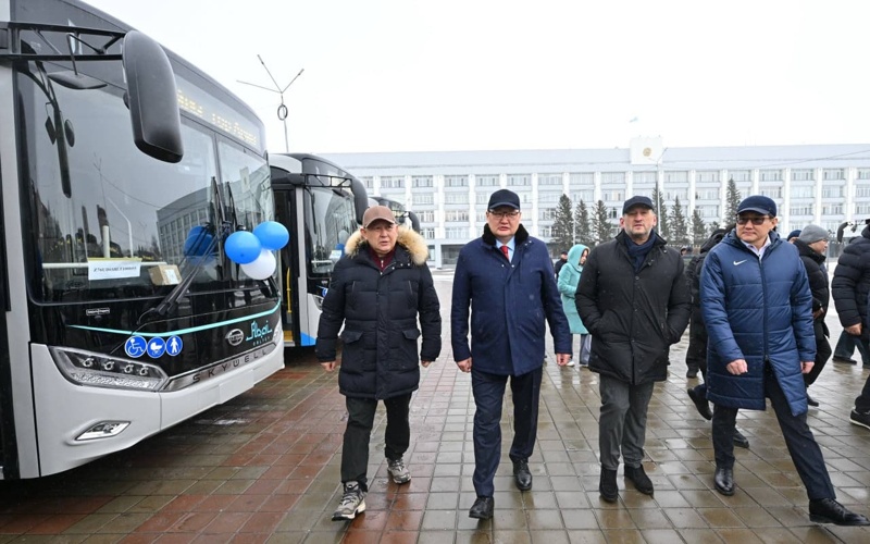 В преддверии Наурыз мейрамы в Семее были презентованы новые современные автобусы В преддверии Наурыз мейрамы в Семее были презентованы новые современные автобусы