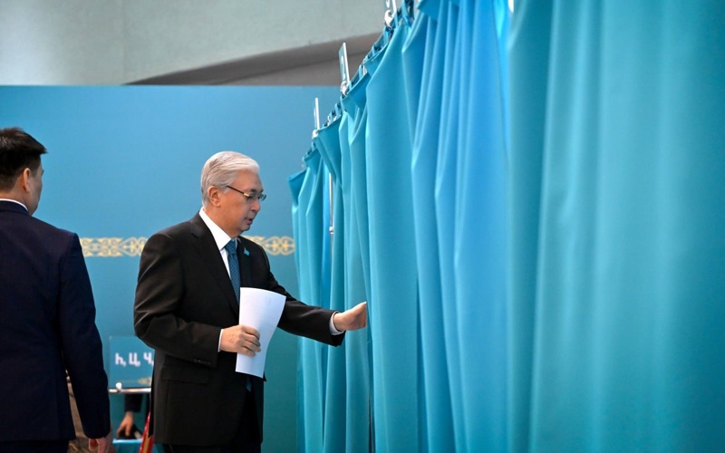 Касым-Жомарт Токаев проголосовал на республиканском референдуме Касым-Жомарт Токаев проголосовал на республиканском референдуме
