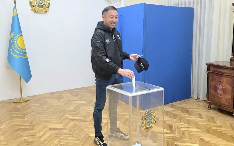 Казахстанцы голосуют на референдуме в Таджикистане Казахстанцы голосуют на референдуме в Таджикистане