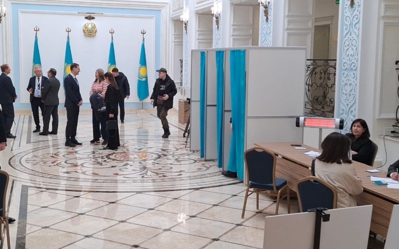 Vysokaıa aktıvnost kazahstantsev nablıýdaetsıa na ýchastke referendýma v Moskve Vysokaıa aktıvnost kazahstantsev nablıýdaetsıa na ýchastke referendýma v Moskve