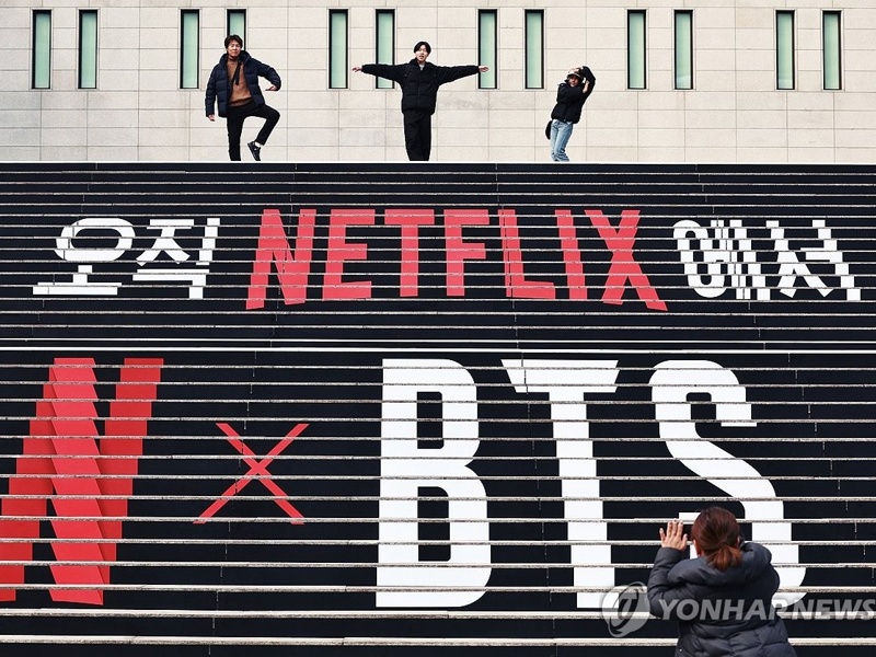 Shops, hotels in central Seoul preparing safety measures ahead of BTS show