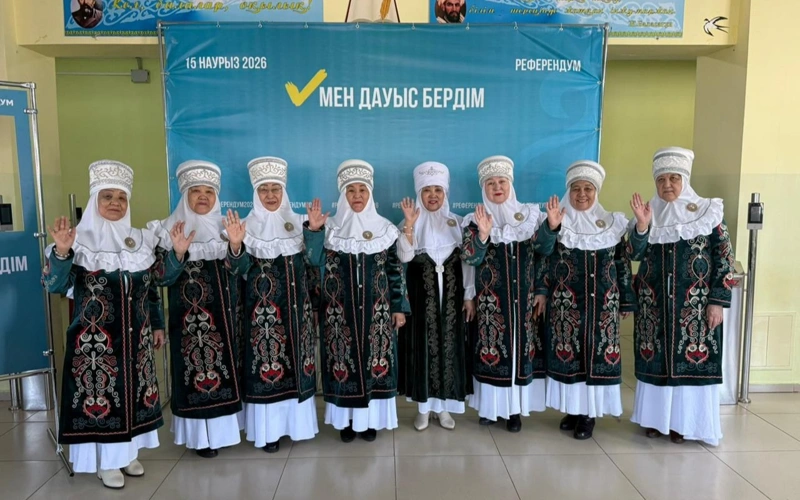 Shyǵys Qazaqstanda bir top áje ándete kelip daýys berdi 