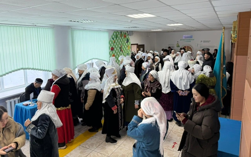 Ақтөбе облысында 60 ене мен 60 келін бір уақытта дауыс беру учаскесіне келді 