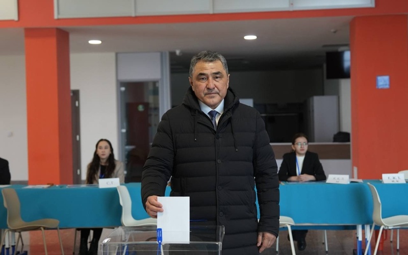 Правительство и лидеры партий Казахстана приняли участие в голосовании