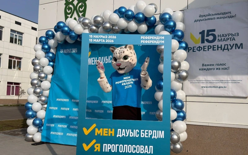 Фотоаймақ, барыс және хор: Алматыда референдум қалай өтіп жатыр
