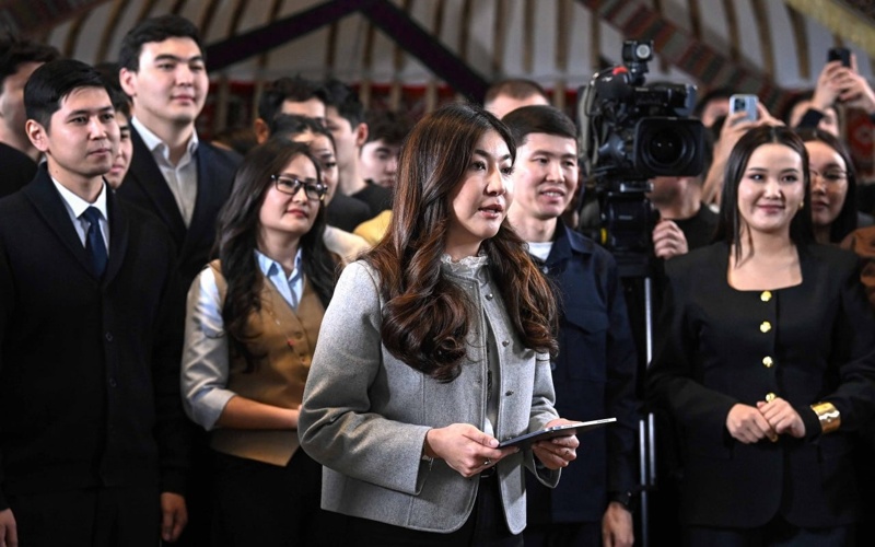 Мемлекет басшысы референдумға белсене қатысқан жастармен әңгімелесті