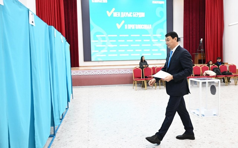 Дархан Сатыбалды республикалық референдумда дауыс берді 