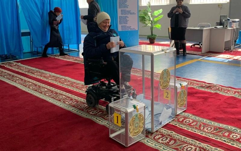 Paralympic champion Zulfiya Gabidullina puts voting accessibility to the test