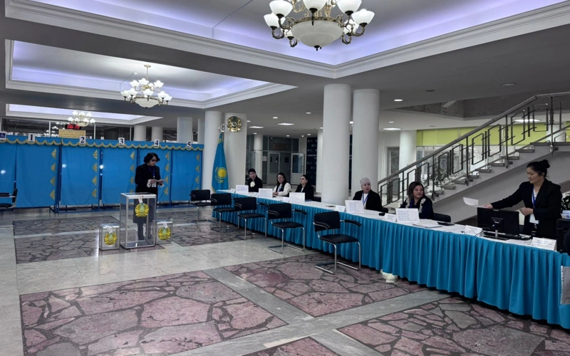 Almaty residents head to the polls as voting begins for constitutional referendum 