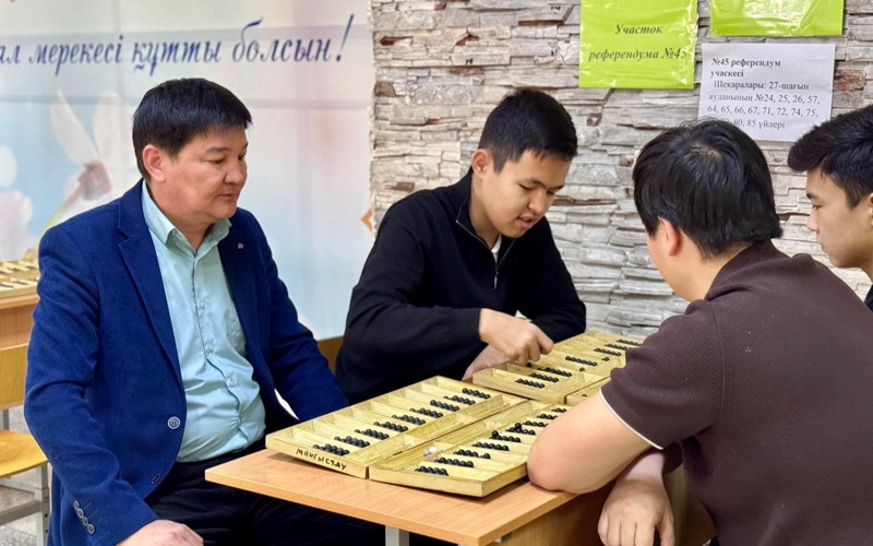 Праздничная атмосфера царит на избирательных участках в Мангистауской области