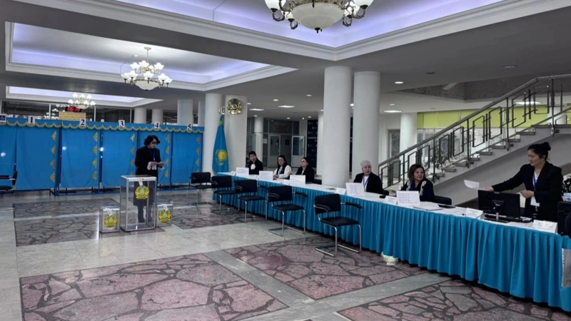 Almaty turǵyndary 653 saılaý ýchaskesinde daýys berip jatyr 