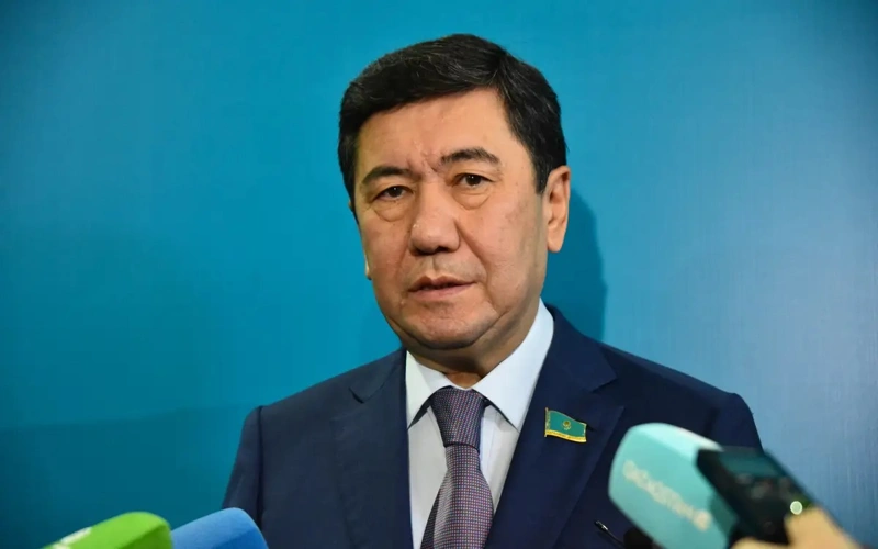 Majilis Speaker Koshanov votes as constitutional referendum underway in Kazakhstan 