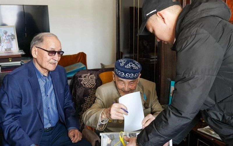 102-летний фронтовик Курмат Рахимов 