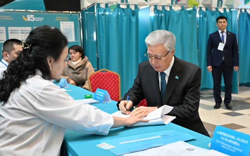 Prezıdent Qasym-Jomart Toqaev respýblıkalyq referendýmda daýys berdi Prezıdent Qasym-Jomart Toqaev respýblıkalyq referendýmda daýys berdi