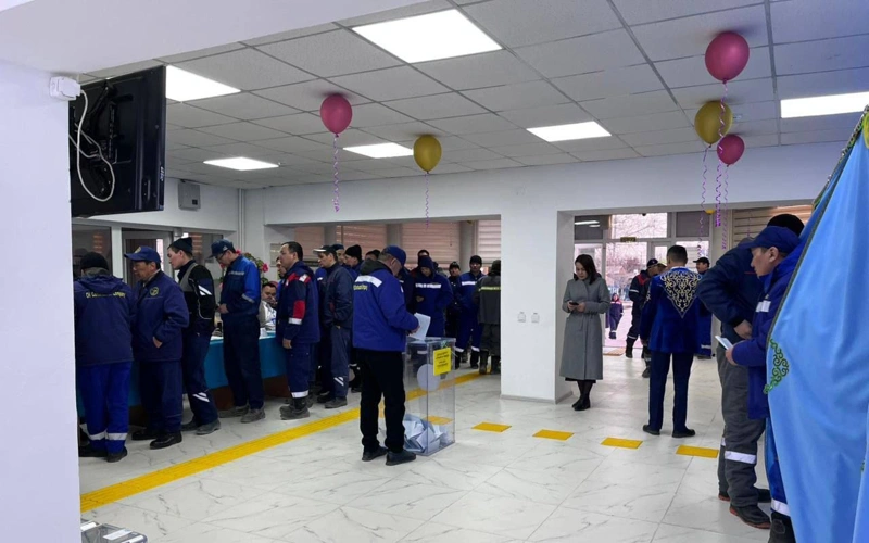 Маңғыстаулық мұнайшылар өндіріс орындарында өз таңдауын жасап жатыр