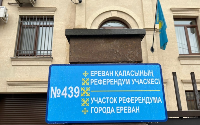 Kýrsanty Mınısterstva oborony RK progolosovalı na referendýme v Armenıı Kýrsanty Mınısterstva oborony RK progolosovalı na referendýme v Armenıı