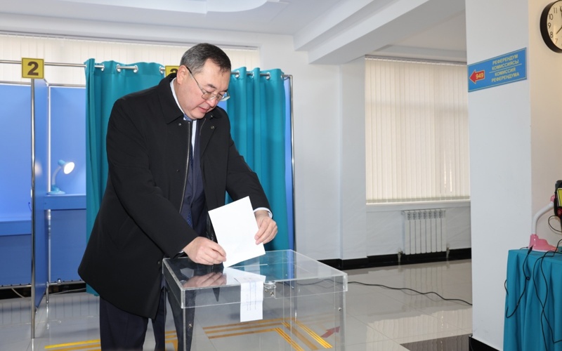 Өзгеріс жауапкершіліктен басталады: Алматы облысының әкімі референдумда дауыс берді