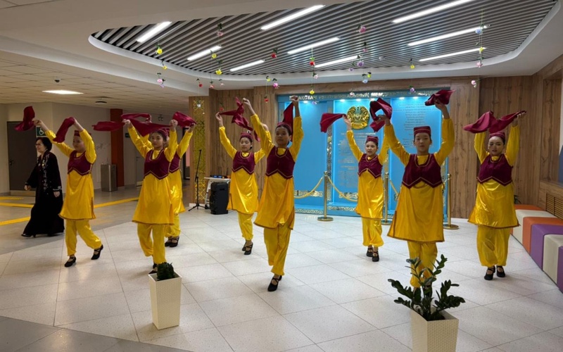 Праздничная атмосфера царит на избирательных участках в Мангистауской области