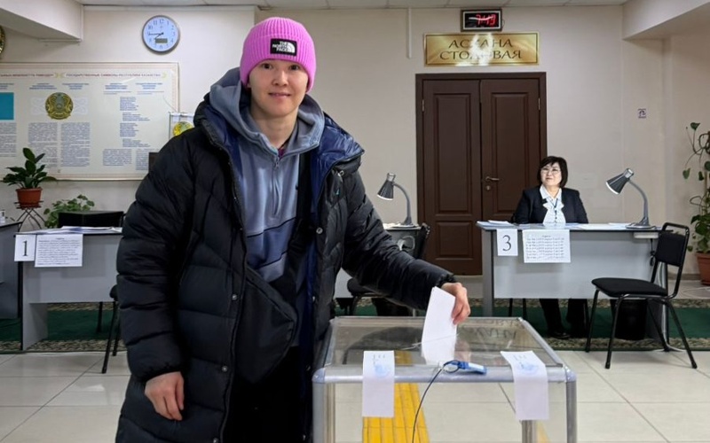 Назым Кызайбай приехала на референдум прямо со сборов Назым Кызайбай приехала на референдум прямо со сборов