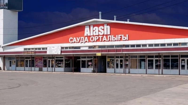 Shymkentte bazar mańynda turǵyndardyń joldy japqan vıdeosy tarady