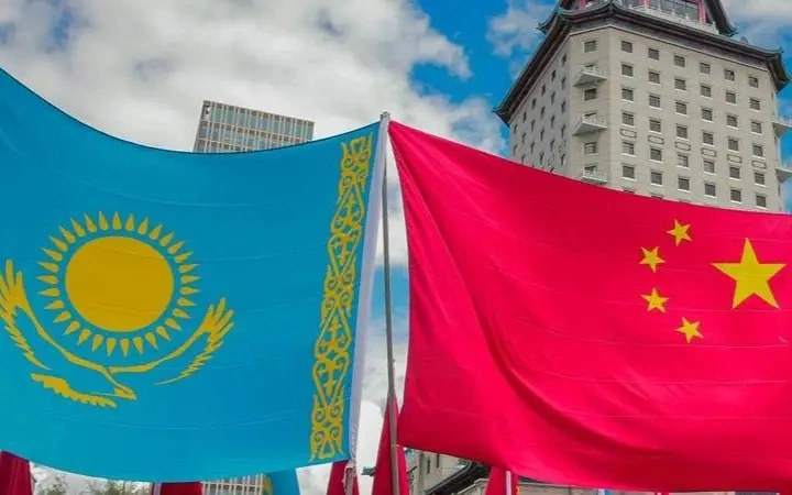 Kıtaı pozdravıl Kazahstan s ýspeshnym provedenıem referendýma
