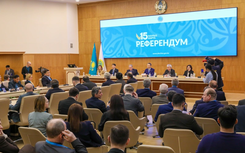 Jańa Konstıtýtsııa boıynsha referendým resmı túrde «ótti» dep tanyldy – komıssııa